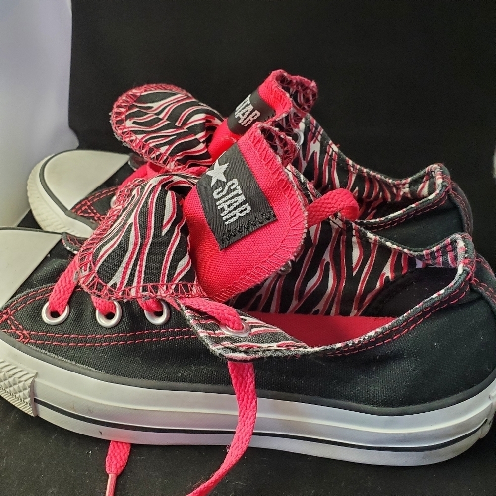 Converse Black and Pink SZ 7 - Picture 3 of 8